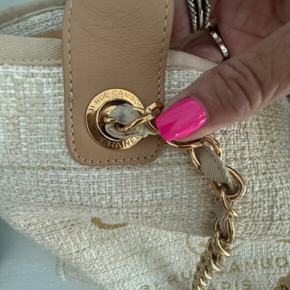 2018 Chanel Boucle Lurex Deauville Medium Tote Bag - Picture 3 of 15